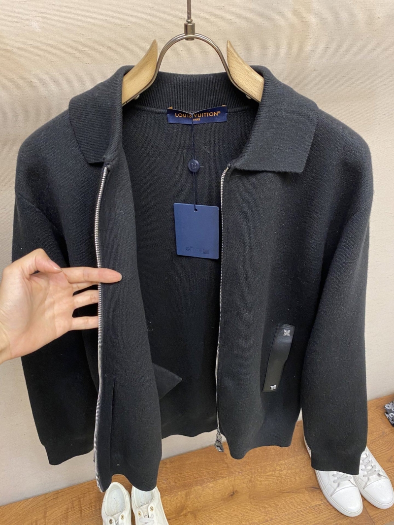 l0vis Vvtt0n outwear